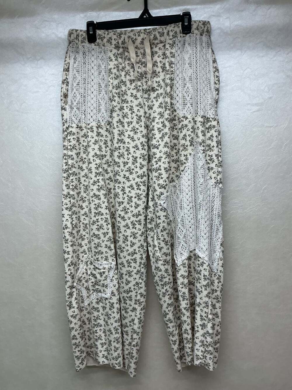 POL Clothing Floral Print Patchwork Wide-Leg Pants with Lace Detail